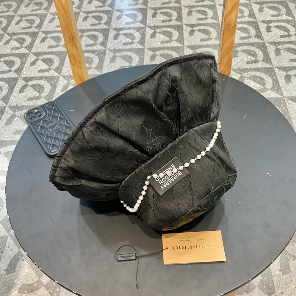 Burberry bucket hat